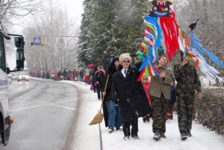 Maškare Kettejeve šole so na pustni torek oživele mestne ulice 16